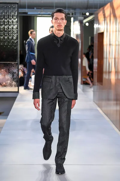 Look 46